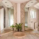 White House Villa