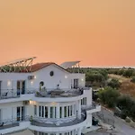 White House Villa Hersonissos (Crete)