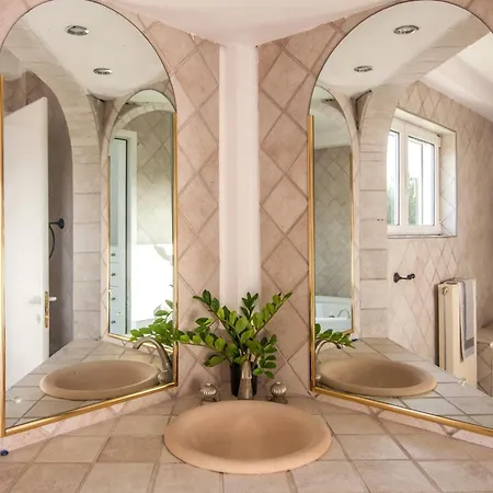 White House Villa