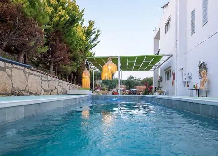 White House Βίλα Χερσόνησος