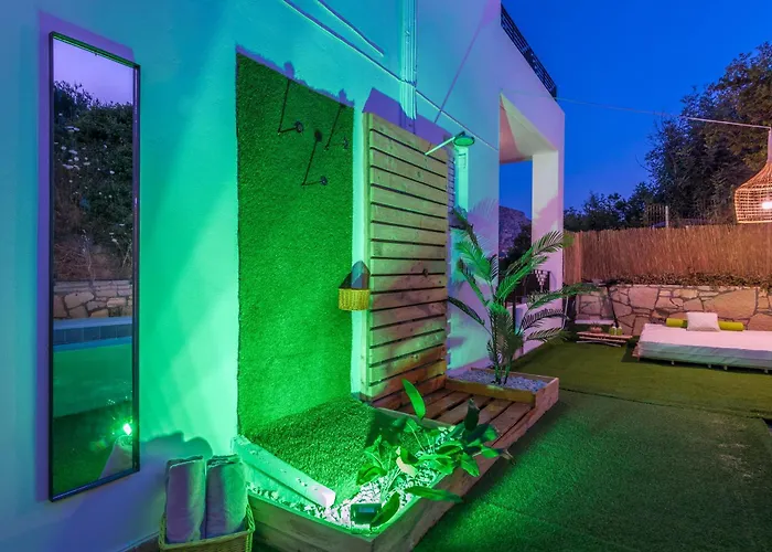 White House Βίλα Χερσόνησος